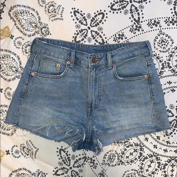 H&M High Waisted Shorts - Picture 1 of 3